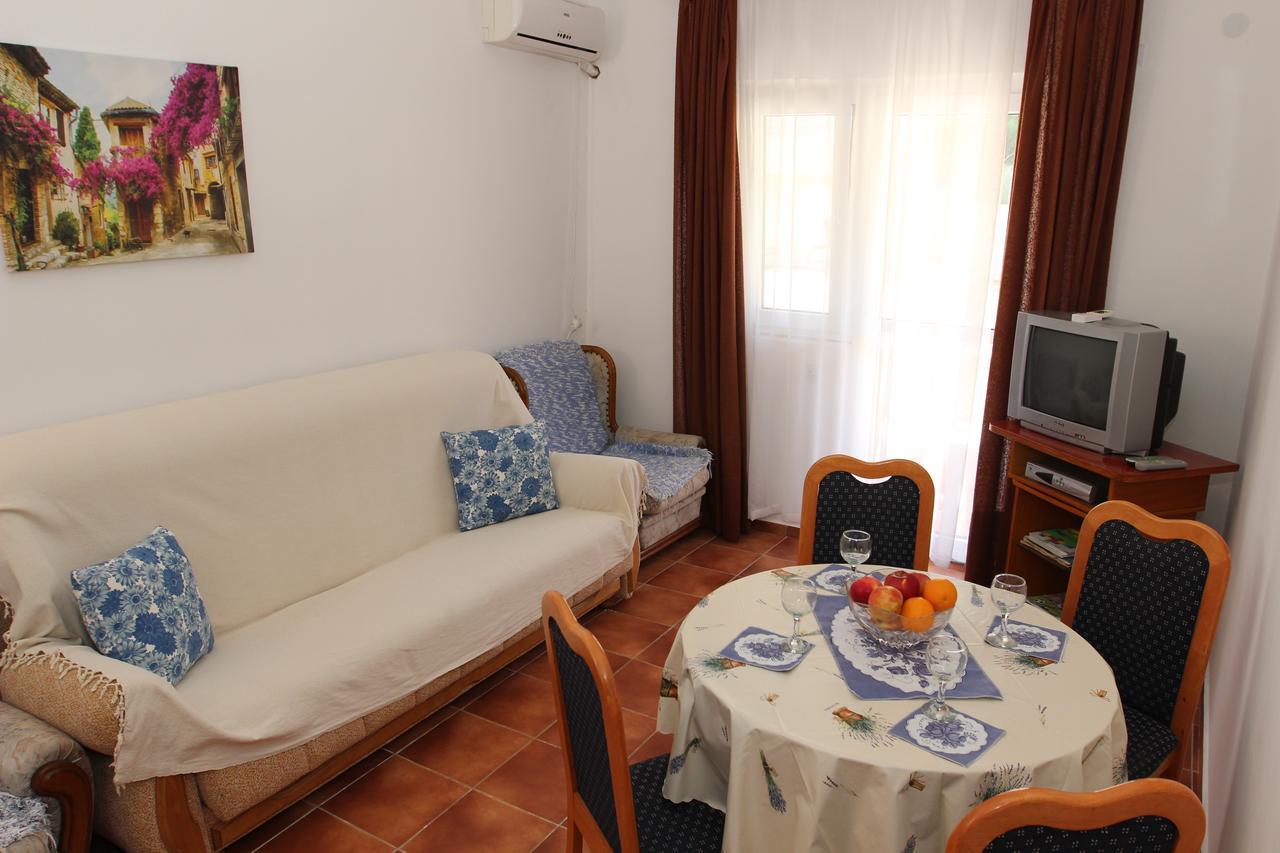 Apartments Green Belt Бар Екстер'єр фото